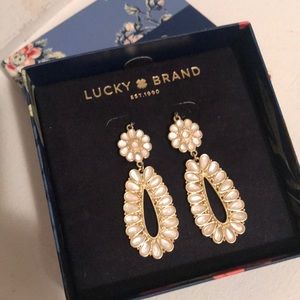 Lucky Brand NWT gold earring